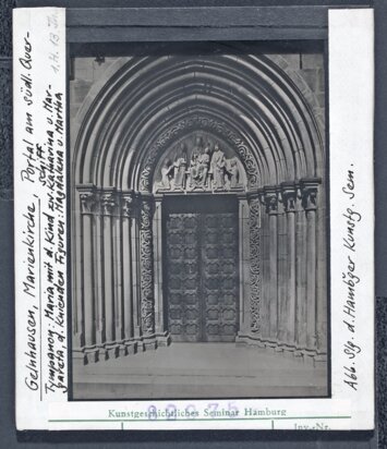 Vorschaubild Gelnhausen, Marienkirche: Portal am südl. Querhaus, Tympanon: Maria mit dem Kind, Hl. Katharina, Hl. Margaretha, Hl. Magdalena u. Hl. Martha Diasammlung